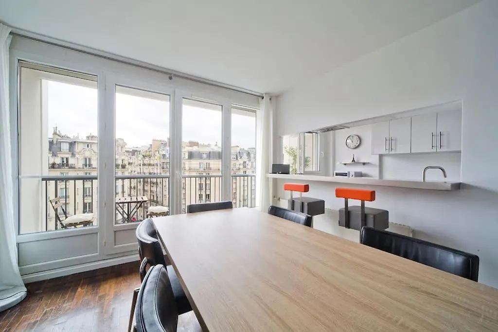 Eiffel Apartment